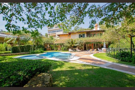 Casa à venda com 740m², 4 quartos e 8 vagas