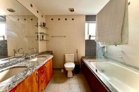 Apartamento para alugar com 145m², 3 quartos e 1 vagaBanheiro da Suíte