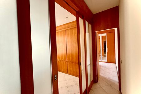Corredor de apartamento para alugar com 3 quartos, 145m² em Botafogo, Rio de Janeiro