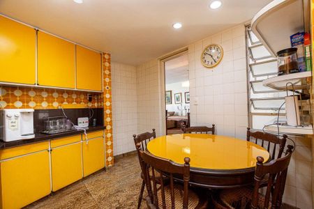 Apartamento à venda com 207m², 4 quartos e 1 vaga