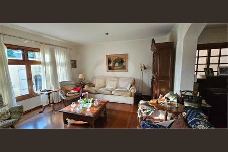 Casa à venda com 3 quartos, 300m² em Indianópolis, São Paulo