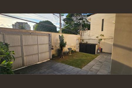 Casa à venda com 3 quartos, 300m² em Indianópolis, São Paulo