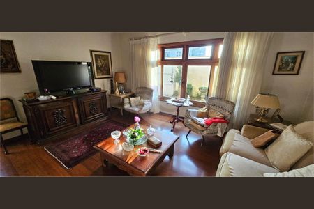 Casa à venda com 3 quartos, 300m² em Indianópolis, São Paulo