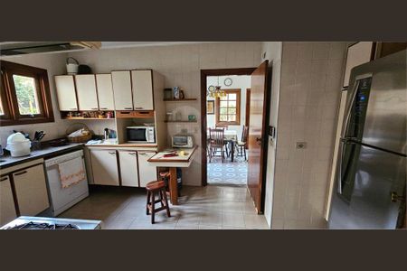 Casa à venda com 3 quartos, 300m² em Indianópolis, São Paulo