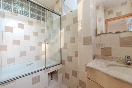 Apartamento para alugar com 110m², 3 quartos e 1 vaga Apartamento para alugar com 110m², 3 quartos e 1 vagaBanheiro da Suíte 1