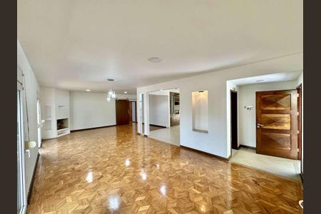 Casa para alugar com 445m², 3 quartos e 5 vagas Casa para alugar com 445m², 3 quartos e 5 vagasSala