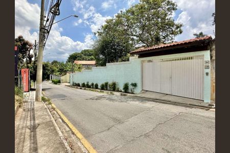 Casa para alugar com 445m², 3 quartos e 5 vagas Casa para alugar com 445m², 3 quartos e 5 vagasFachada