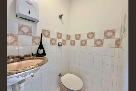 Casa para alugar com 445m², 3 quartos e 5 vagas Casa para alugar com 445m², 3 quartos e 5 vagasBanheiro
