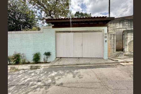 Casa para alugar com 445m², 3 quartos e 5 vagas Casa para alugar com 445m², 3 quartos e 5 vagasFachada
