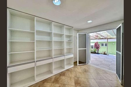 Casa para alugar com 445m², 3 quartos e 5 vagas Casa para alugar com 445m², 3 quartos e 5 vagasQuarto