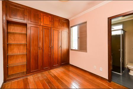Apartamento à venda com 80m², 3 quartos e 2 vagas Apartamento à venda com 80m², 3 quartos e 2 vagasSuíte