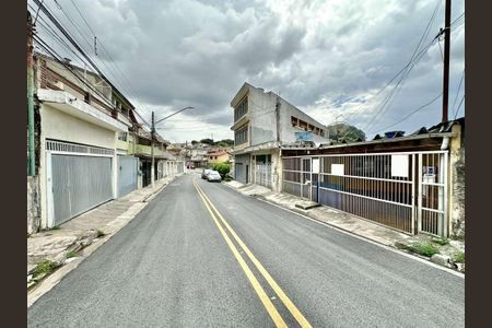 Casa à venda com 110m², 3 quartos e 2 vagas Casa à venda com 110m², 3 quartos e 2 vagasFachada