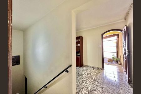 Corredor de casa à venda com 3 quartos, 110m² em Jardim das Flores, Osasco
