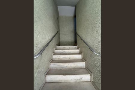 Apartamento para alugar com 76m², 2 quartos e 1 vagaEscada 