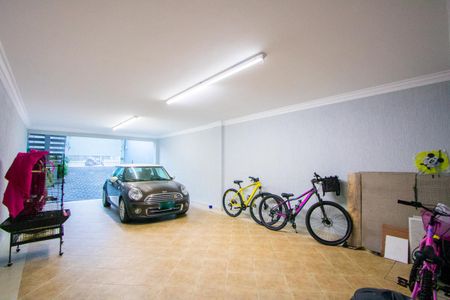 Casa à venda com 314m², 4 quartos e 5 vagas Casa à venda com 314m², 4 quartos e 5 vagasGaragem