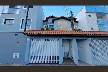 Casa à venda com 314m², 4 quartos e 5 vagas Casa à venda com 314m², 4 quartos e 5 vagasFachada