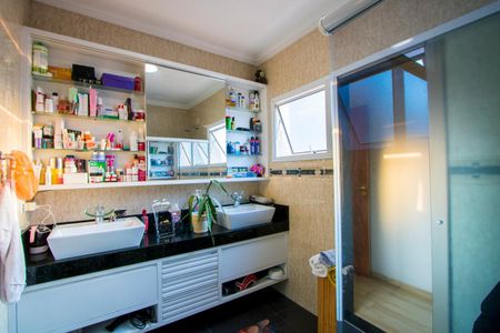 Casa à venda com 314m², 4 quartos e 5 vagas Casa à venda com 314m², 4 quartos e 5 vagasBanheiro do quarto 1