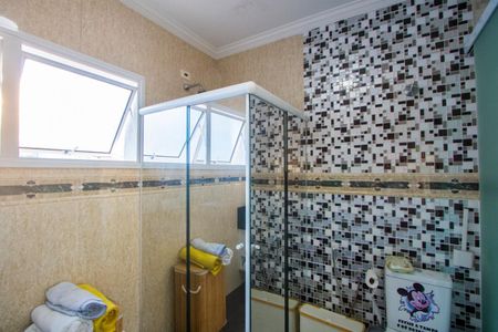 Casa à venda com 314m², 4 quartos e 5 vagas Casa à venda com 314m², 4 quartos e 5 vagasBanheiro do quarto 1