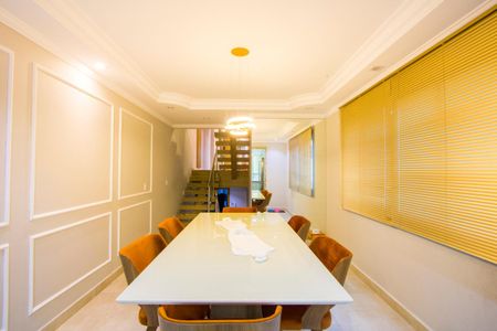 Casa à venda com 314m², 4 quartos e 5 vagas Casa à venda com 314m², 4 quartos e 5 vagasCopa