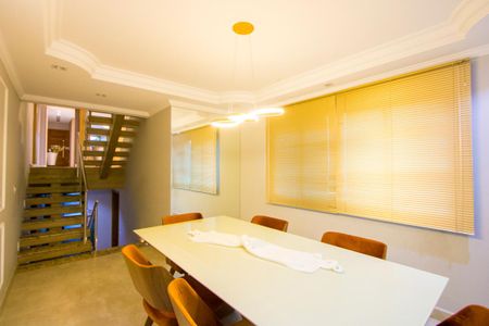 Casa à venda com 314m², 4 quartos e 5 vagas Casa à venda com 314m², 4 quartos e 5 vagasCopa