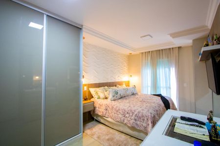 Casa à venda com 314m², 4 quartos e 5 vagas Casa à venda com 314m², 4 quartos e 5 vagasQuarto 1 - Suíte