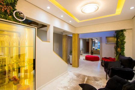 Casa à venda com 314m², 4 quartos e 5 vagas Casa à venda com 314m², 4 quartos e 5 vagasSala