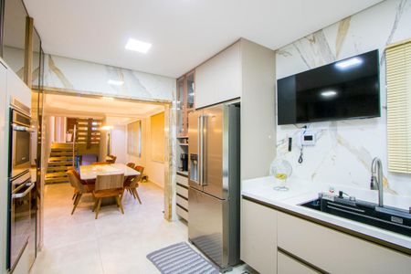 Casa à venda com 314m², 4 quartos e 5 vagas Casa à venda com 314m², 4 quartos e 5 vagasCozinha