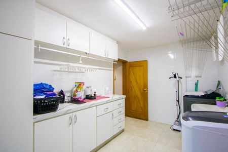 Casa à venda com 314m², 4 quartos e 5 vagas Casa à venda com 314m², 4 quartos e 5 vagasÁrea de serviço