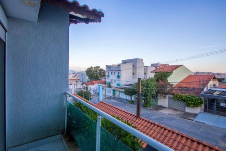 Casa à venda com 314m², 4 quartos e 5 vagas Casa à venda com 314m², 4 quartos e 5 vagasVaranda do quarto 2