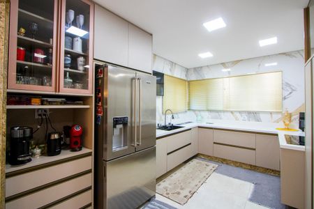 Casa à venda com 314m², 4 quartos e 5 vagas Casa à venda com 314m², 4 quartos e 5 vagasCozinha