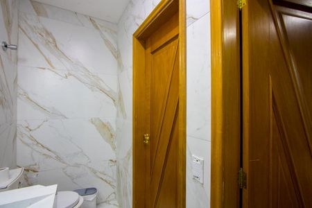 Casa à venda com 314m², 4 quartos e 5 vagas Casa à venda com 314m², 4 quartos e 5 vagasBanheiro do quarto 2 e 3