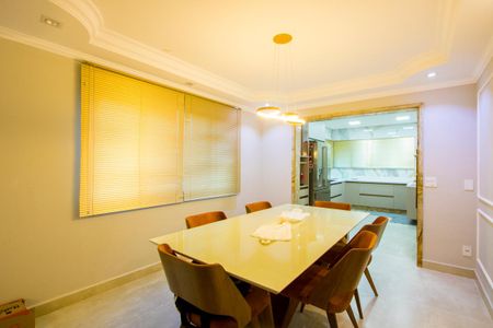 Casa à venda com 314m², 4 quartos e 5 vagas Casa à venda com 314m², 4 quartos e 5 vagasCopa