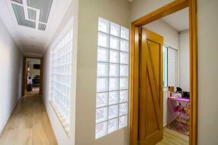 Casa à venda com 314m², 4 quartos e 5 vagas Casa à venda com 314m², 4 quartos e 5 vagasCorredor