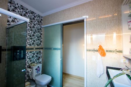Casa à venda com 314m², 4 quartos e 5 vagas Casa à venda com 314m², 4 quartos e 5 vagasBanheiro do quarto 1
