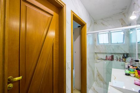 Casa à venda com 314m², 4 quartos e 5 vagas Casa à venda com 314m², 4 quartos e 5 vagasBanheiro do quarto 2 e 3