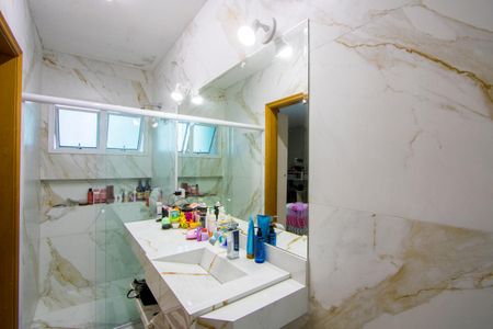Casa à venda com 314m², 4 quartos e 5 vagas Casa à venda com 314m², 4 quartos e 5 vagasBanheiro do quarto 2 e 3