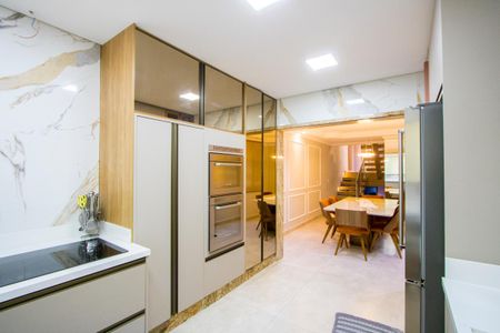 Casa à venda com 314m², 4 quartos e 5 vagas Casa à venda com 314m², 4 quartos e 5 vagasCozinha