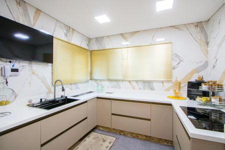 Casa à venda com 314m², 4 quartos e 5 vagas Casa à venda com 314m², 4 quartos e 5 vagasCozinha