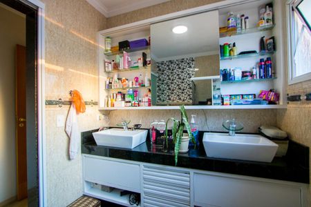 Casa à venda com 314m², 4 quartos e 5 vagas Casa à venda com 314m², 4 quartos e 5 vagasBanheiro do quarto 1