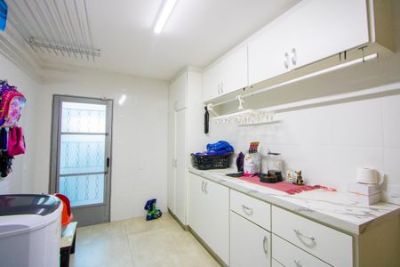 Casa à venda com 314m², 4 quartos e 5 vagas Casa à venda com 314m², 4 quartos e 5 vagasÁrea de serviço
