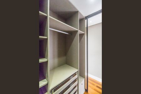 Apartamento para alugar com 116m², 3 quartos e 2 vagas Apartamento para alugar com 116m², 3 quartos e 2 vagasCloset da suíte