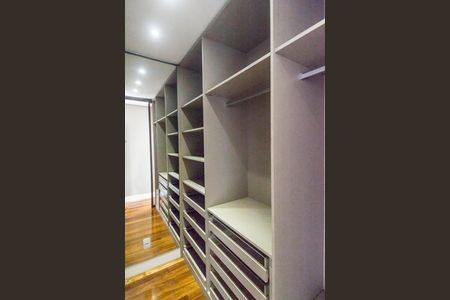 Apartamento para alugar com 116m², 3 quartos e 2 vagas Apartamento para alugar com 116m², 3 quartos e 2 vagasCloset da suíte