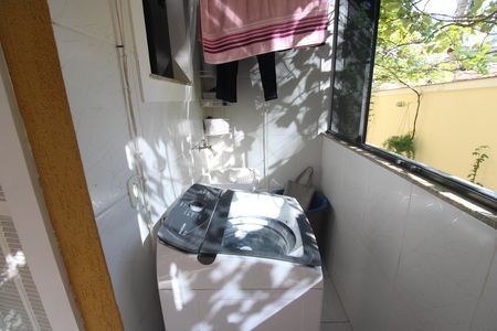 Casa de condomínio à venda com 144m², 3 quartos e 1 vagaÁrea de serviço