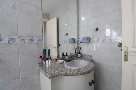 Casa de condomínio à venda com 144m², 3 quartos e 1 vagaBanheiro social