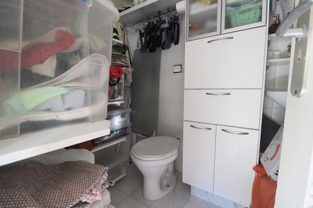 Casa de condomínio à venda com 144m², 3 quartos e 1 vagaÁrea de serviço - Banheiro