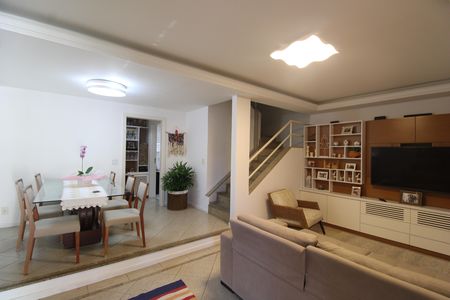 Casa de condomínio à venda com 144m², 3 quartos e 1 vagaSala