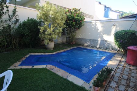 Casa de condomínio à venda com 144m², 3 quartos e 1 vagaQuintal - Piscina