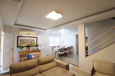 Casa de condomínio à venda com 144m², 3 quartos e 1 vagaSala