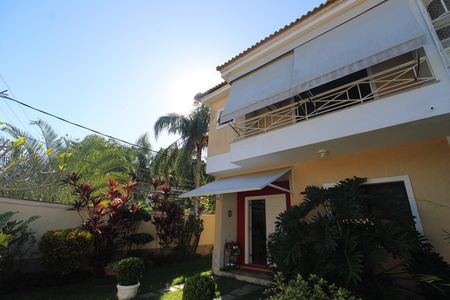 Casa de condomínio à venda com 144m², 3 quartos e 1 vagaFrente da casa