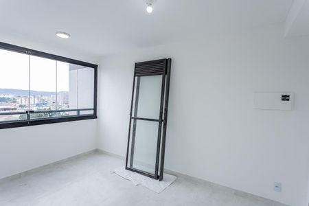 Sala, cozinha e área de serviço de apartamento para alugar com 2 quartos, 34m² em Moinho Velho, São Paulo